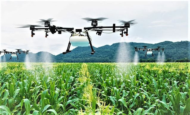  4. Duy trì tầm nhìn. Người điều khiển drone cần phải luôn duy trì tầm nhìn trực tiếp với drone để có thể phản ứng nhanh với các tình huống bất ngờ. Không sử dụng drone ngoài tầm mắt trừ khi có giấy phép và trang bị đặc biệt. Ảnh: Pinterest.