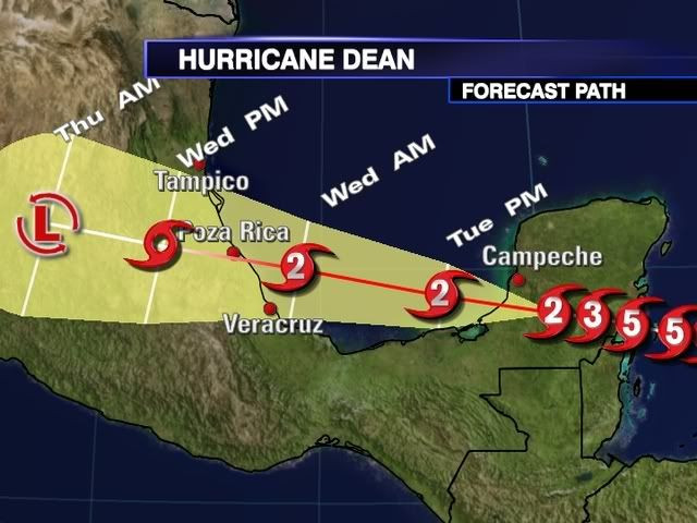  10. Bão Dean (2007) - Sức gió tối đa: 280 km/h. Dean là cơn bão cấp 5 đầu tiên của mùa bão 2007, đã tàn phá các khu vực ở vùng Caribbean và bán đảo Yucatán của Mexico. Ảnh: Pinterest.