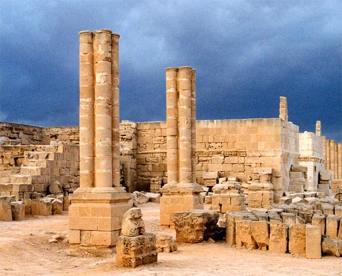  12. Jericho, Palestine. Jericho được cho là một trong những thành phố có người cư trú liên tục lâu đời nhất trên thế giới, với lịch sử hơn 10.000 năm. Thành phố này nằm gần Biển Chết và có nhiều di tích khảo cổ hấp dẫn. Ảnh: Pinterest.