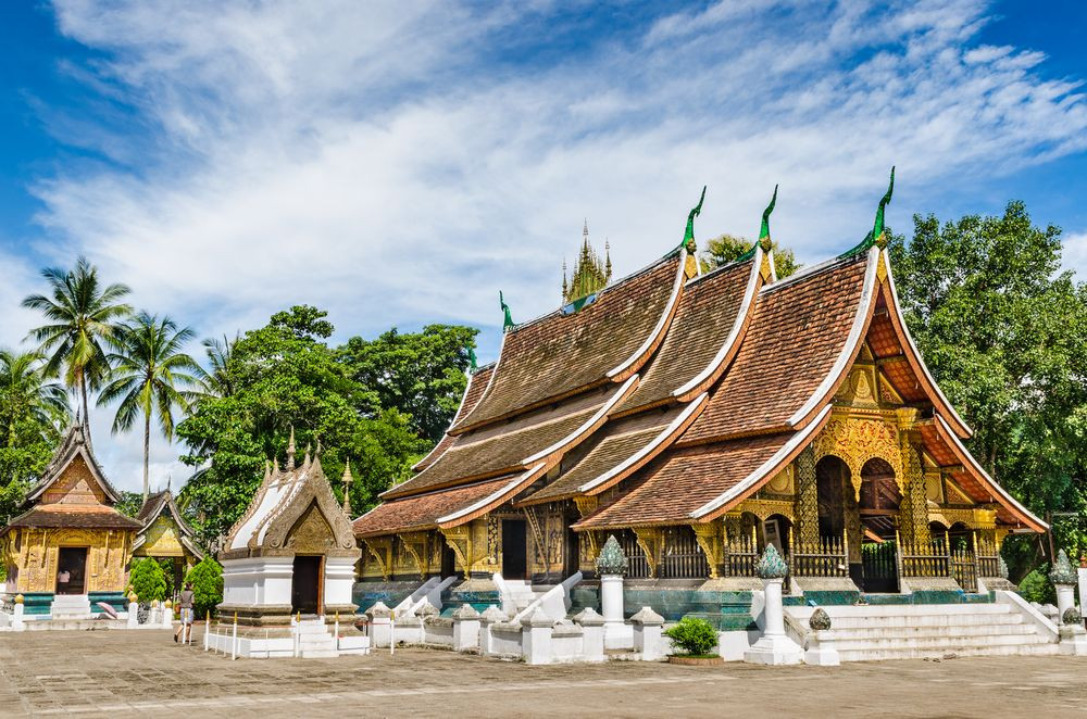  15. Luang Prabang, Lào. Luang Prabang là một thành phố cổ đẹp và bình yên nằm giữa các ngọn núi và sông Mekong. Đây là nơi có hàng chục ngôi chùa Phật giáo, kiến trúc kiểu Pháp và di sản văn hóa phong phú. Ảnh: Pinterest.