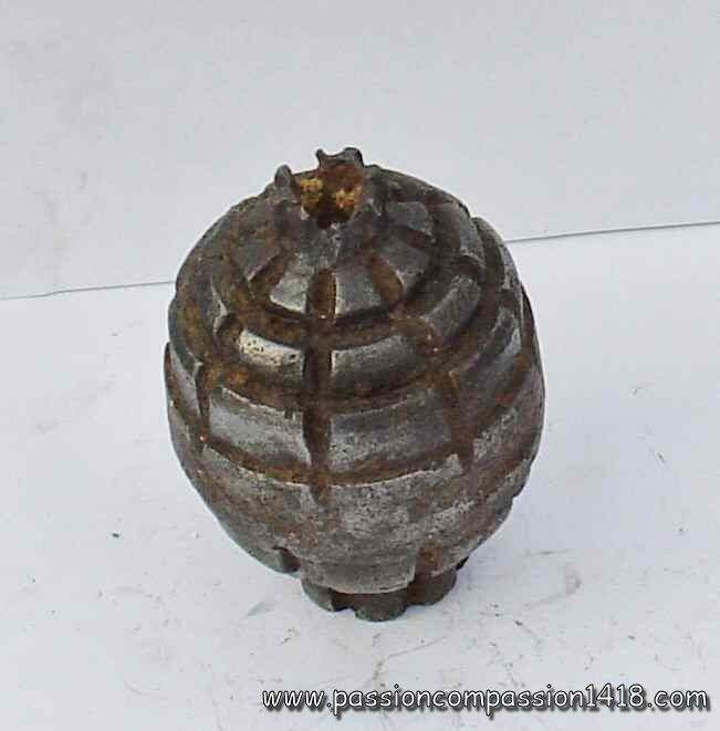  12. Lựu đạn. Đơn giản nhưng hiệu quả, lựu đạn đã được sử dụng trong nhiều cuộc chiến hiện đại, từ Thế chiến I đến ngày nay, để tiêu diệt kẻ thù trong không gian hạn chế. Ảnh: Pinterest.