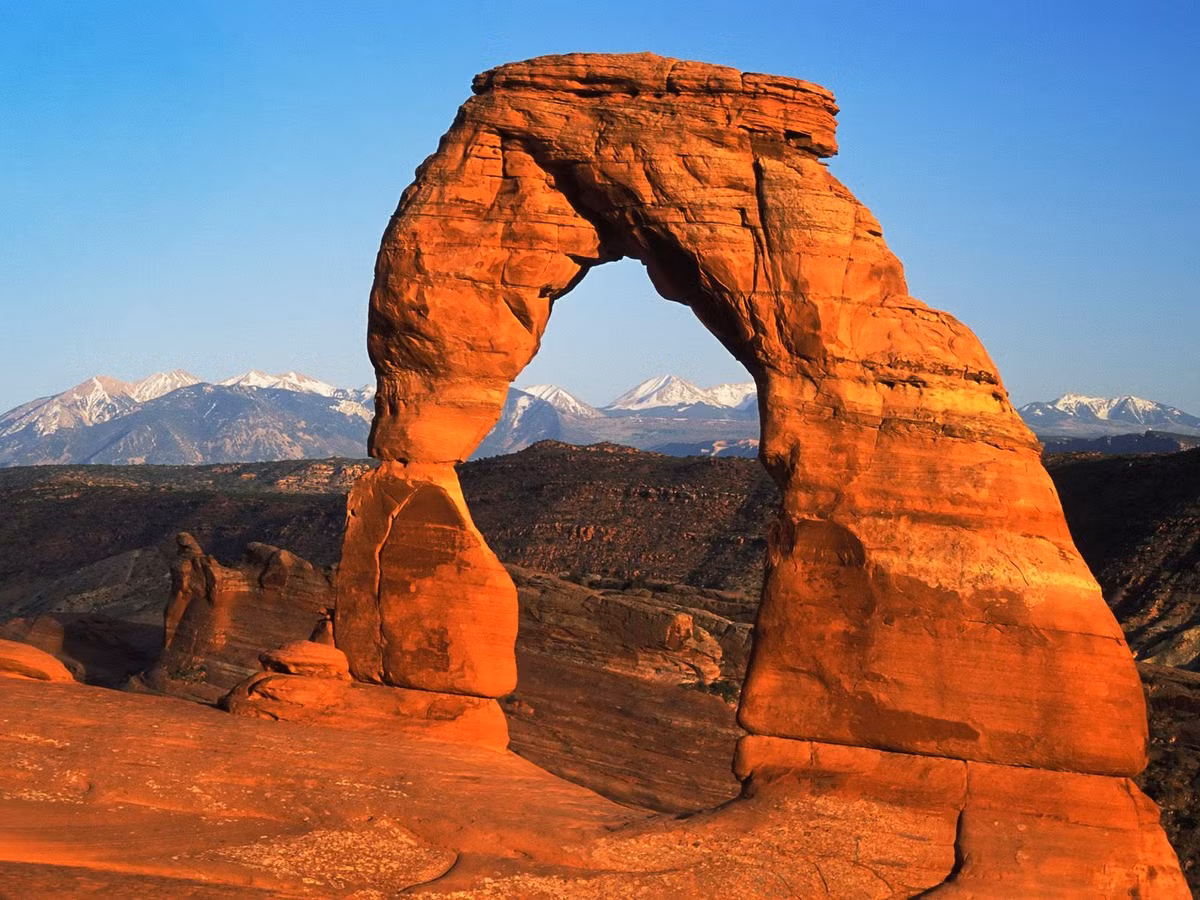 10. Vườn quốc gia Arches (Utah). Thành lập: 1971. Đặc điểm nổi bật: Hơn 2.000 vòm đá sa thạch tự nhiên, bao gồm cả Delicate Arch, khiến VQG Arches trở thành một điểm đến nổi bật của những người yêu nhiếp ảnh và leo núi. Ảnh: Pinterest.