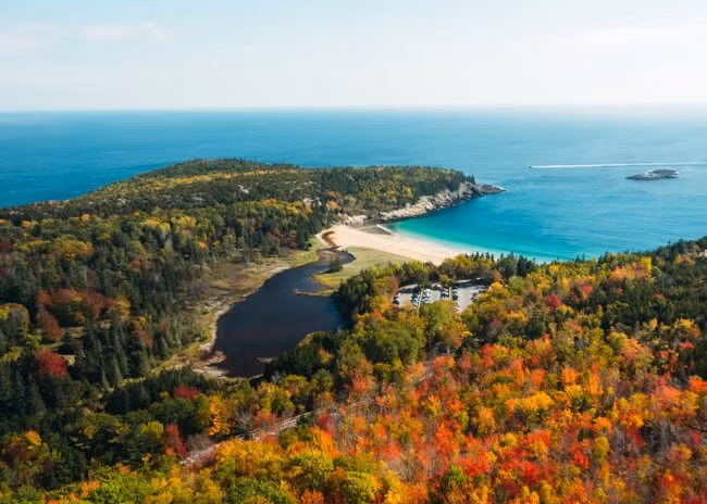  11. Vườn quốc gia Acadia (Maine). Thành lập: 1919. Đặc điểm nổi bật: Cảnh quan bờ biển đẹp, những dãy núi granite và các khu rừng rậm của VQG Acadia tạo nên một bức tranh thiên nhiên hùng vĩ và yên bình. Ảnh: Pinterest.