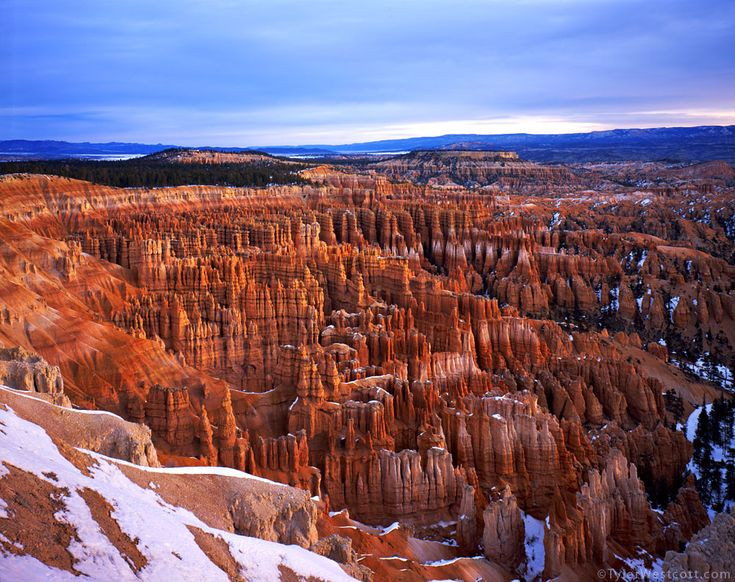  9. Vườn quốc gia Bryce Canyon (Utah). Thành lập: 1928. Đặc điểm nổi bật: Các các cột đá (hoodoo) kỳ dị và cảnh quan đá sa thạch đỏ cam của VQG Bryce Canyon tạo nên một trong những phong cảnh độc đáo nhất nước Mỹ. Ảnh: Pinterest.