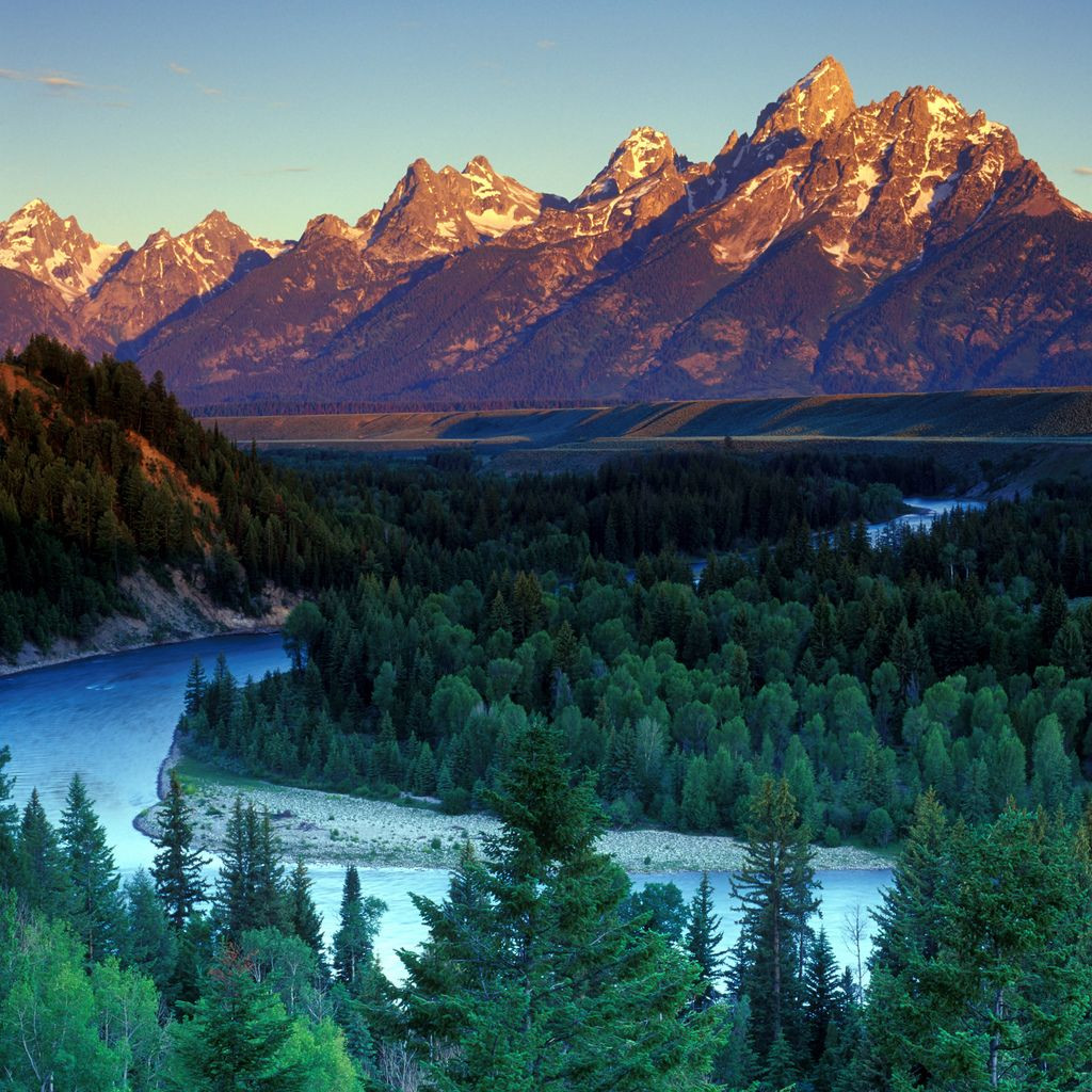  8. Vườn quốc gia Grand Teton (Wyoming). Thành lập: 1929. Đặc điểm nổi bật: Với những dãy núi có đỉnh nhọn hoắt và hồ nước trong lành, Grand Teton nổi tiếng với cảnh quan tuyệt đẹp và là nơi lý tưởng cho những người yêu thiên nhiên và hoạt động ngoài trời. Ảnh: Pinterest.
