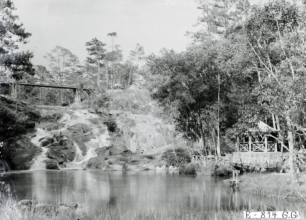Một hình ảnh khác về thác Cam Ly thập niên 1920. Ảnh: Public Domain.