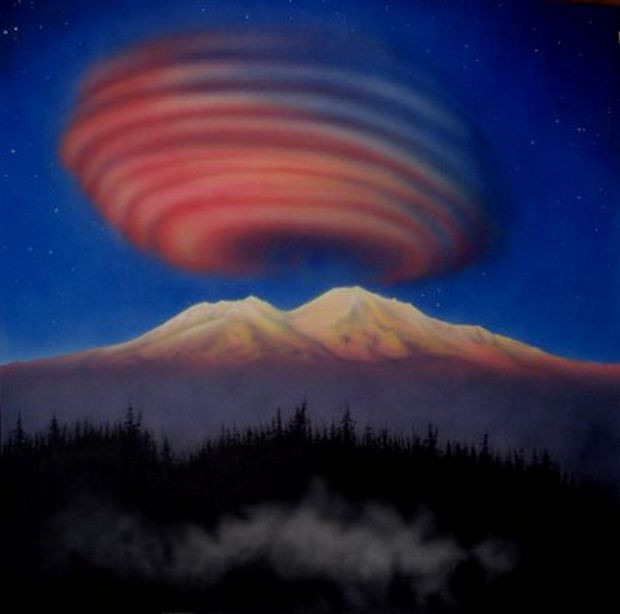 Loại mây này khá hiếm gặp và thường dễ khiến người ta liên tưởng đến các vật thể bay không xác định (UFO) nhờ hình dáng thú vị của chúng. Ảnh: Pinterest.