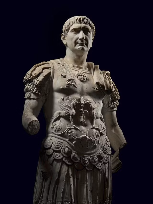  9. Trajan (53–117 SCN). Nước: La Mã. Thành tựu: Là một trong những hoàng đế vĩ đại nhất của La Mã, Trajan mở rộng đế chế La Mã đến quy mô lớn nhất trong lịch sử, đặc biệt với các chiến dịch ở Dacia (Romania ngày nay) và Parthia. Ảnh: Pinterest.