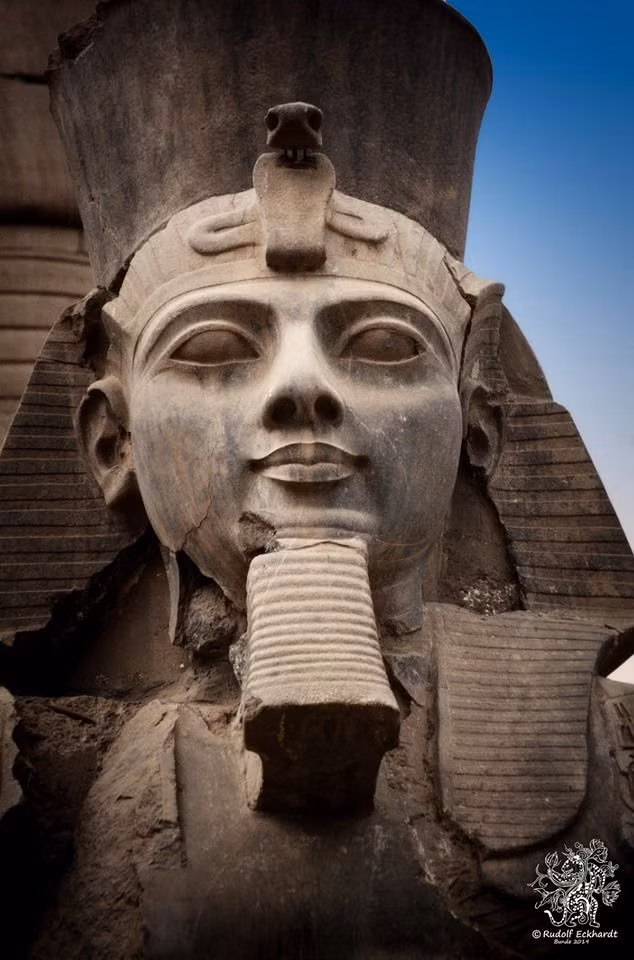  11. Ramses II (1279–1213 TCN). Nước: Ai Cập. Thành tựu: Ramses II là một trong những pharaoh quyền lực nhất, nổi tiếng với trận Kadesh chống lại người Hittite và xây dựng các công trình vĩ đại như đền Abu Simbel. Ảnh: Pinterest.