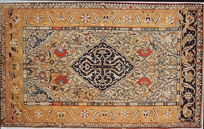  9. Thảm cổ. Thảm từ các nền văn hóa khác nhau, như thảm Ba Tư, không chỉ là vật trang trí mà còn là một tác phẩm nghệ thuật, thể hiện gu văn hóa của gia chủ. Ảnh: Pinterest.