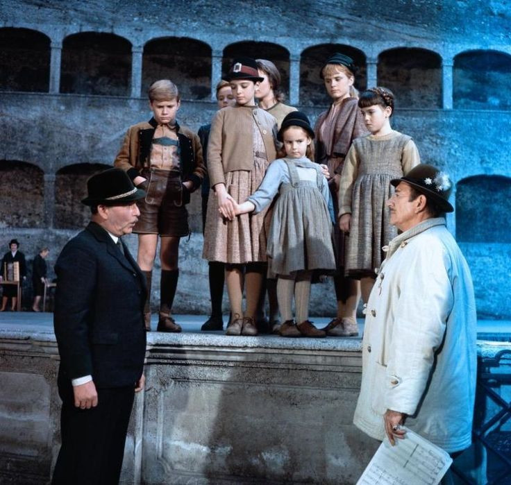  13. Tiếng tơ đồng (The Sound of Music - 1965). Đạo diễn: Robert Wise. Tóm tắt: Một câu chuyện âm nhạc về một cô giáo trẻ đến dạy cho một gia đình tại Áo trong thời kỳ phát xít. Ảnh: Pinterest.