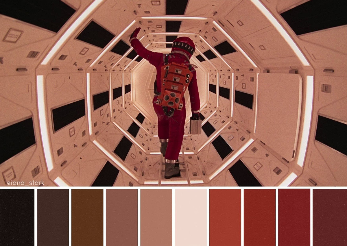  8. 2001: Chuyến du hành không gian (2001: A Space Odyssey - 1968). Đạo diễn: Stanley Kubrick. Tóm tắt: Một hành trình không gian khám phá mối liên hệ giữa con người và công nghệ, nổi bật với những hình ảnh ấn tượng và âm nhạc tuyệt vời. Ảnh: Pinterest.