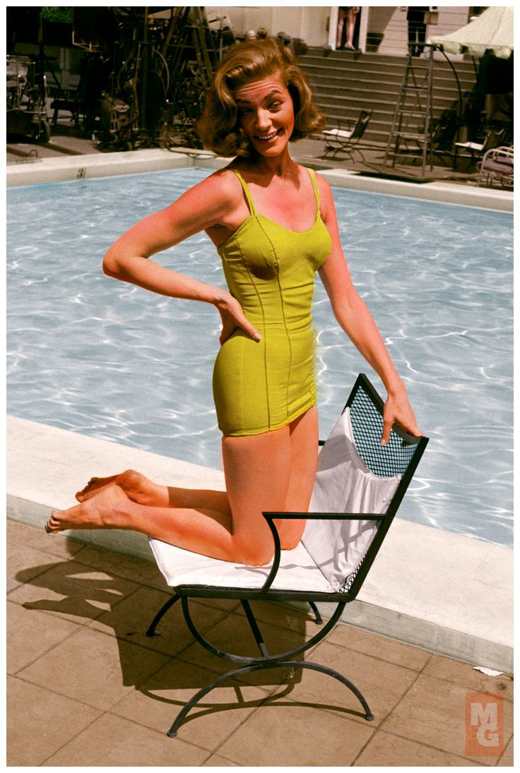  9. Lauren Bacall. Quốc gia: Mỹ. Thành tựu: Lauren Bacall được biết đến với vẻ đẹp lạnh lùng, quyến rũ và tài năng diễn xuất trong các phim kinh điển như "To Have and Have Not" (1944) và "The Big Sleep" (1946), cũng như mối tình với Humphrey Bogart. Ảnh: Pinterest.