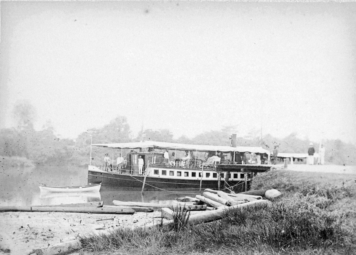Tàu chở khách trên tuyến đường thủy Sài Gòn - Tây Ninh. Ảnh: Gallica.bnf.fr.