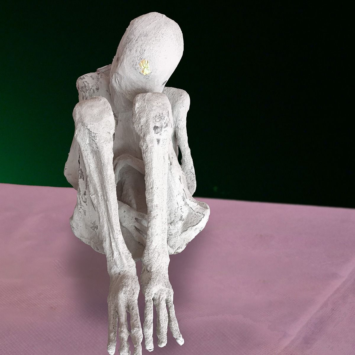  Người Nazca và tục ướp xác trong sa mạc. Người Nazca ở Peru cũng thực hành ướp xác, nhưng khác với người Chinchorro, họ bảo quản thi thể bằng cách đặt trong các hầm mộ sa mạc khô ráo. Một số xác ướp Nazca còn được bảo quản với các vật dụng, đồ trang sức, và vải vóc phức tạp. Ảnh: Pinterest.