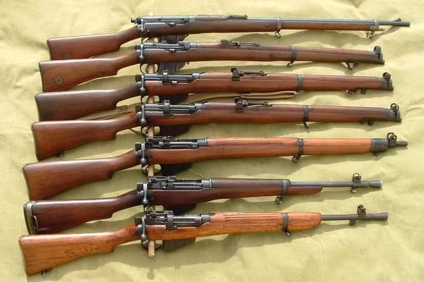  4. Súng trường: Vũ khí cá nhân chính cho binh lính trên mặt trận, nổi bật là các mẫu như Lee-Enfield của Anh và Mauser của Đức. Ảnh: Pinterest.