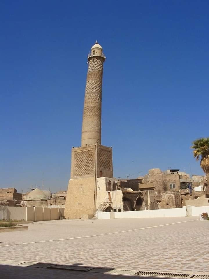  12. Thánh đường Al-Nouri. Địa điểm: Mosul, Iraq. Đặc điểm: Nơi có tháp minaret nổi tiếng, là biểu tượng văn hóa và tôn giáo của thành phố Mosul. Ảnh: Pinterest.