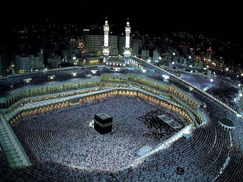  2. Thánh đường Al-Masjid al-Haram (Kaaba). Địa điểm: Mecca, Ả Rập Xê Út. Đặc điểm: Nơi linh thiêng bậc nhất trong thế giới Hồi giáo, nơi có Kaaba (Hắc Thạch), thu hút hàng triệu tín đồ Hồi giáo hành hương mỗi năm. Ảnh: Pinterest.