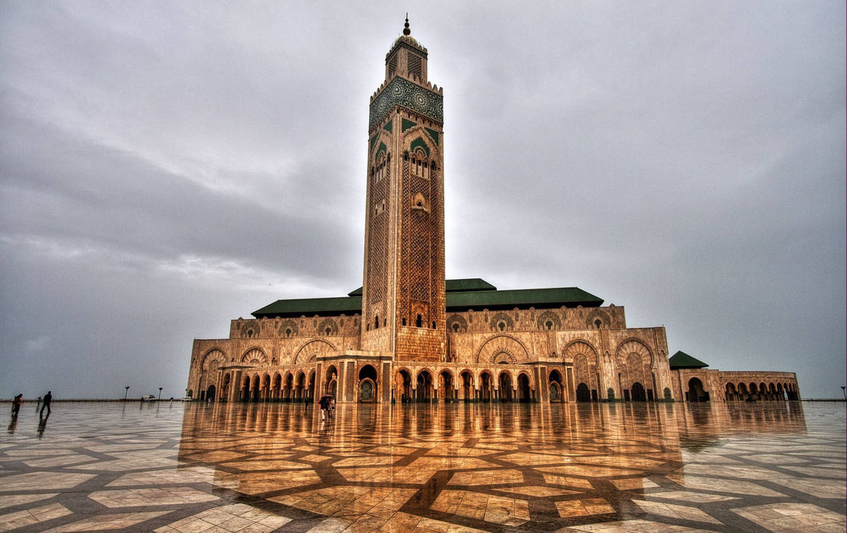  9. Thánh đường Hassan II. Địa điểm: Casablanca, Morocco. Đặc điểm: Là thánh đường lớn thứ hai thế giới, với kiến trúc ấn tượng bên bờ biển Đại Tây Dương. Ảnh: Pinterest.