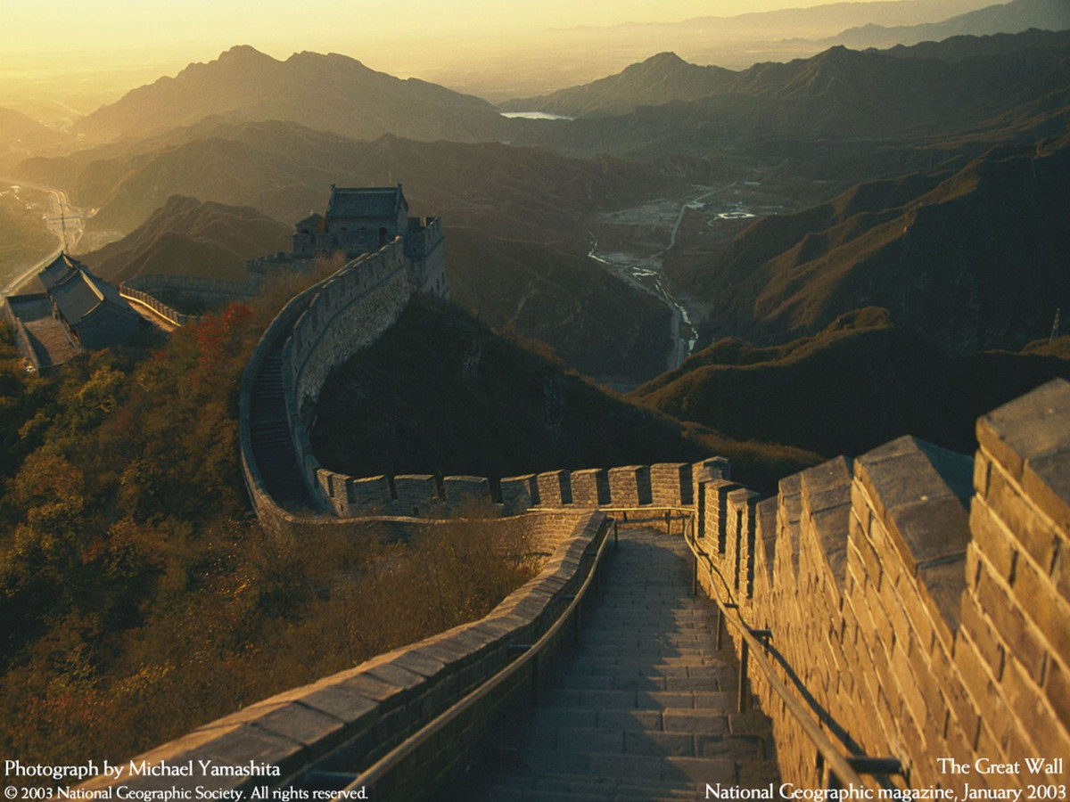  8. Có những đoạn tường thành dưới nước. Ít ai biết rằng có những phần của Vạn Lý Trường Thành nằm dưới nước. Một ví dụ là đoạn Thủy Trường Thành gần Bắc Kinh, chìm dưới nước sau khi một hồ chứa nước được xây dựng vào thế kỷ 20. Ảnh: Pinterest.