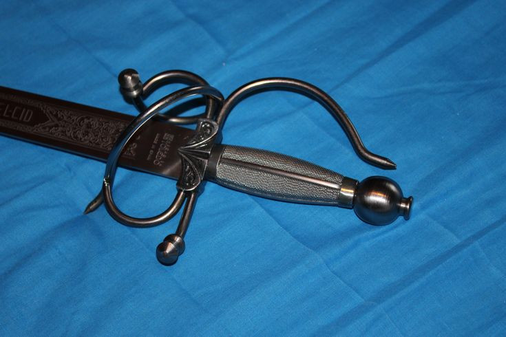  12. Colada. Chủ nhân: El Cid (Tây Ban Nha). Đặc điểm: Cùng với Tizona, Colada là một trong hai thanh gươm mà El Cid sử dụng trong các cuộc chinh chiến, được biết đến với sự sắc bén và uy lực. Ảnh: Pinterest.