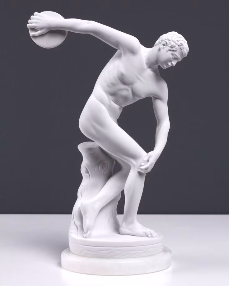  "Discobolus" (Người ném đĩa). Một tác phẩm điêu khắc mang tính biểu tượng, thể hiện vận động viên ném đĩa trong tư thế chuẩn bị ném. Nó thể hiện sự hoàn hảo của cơ thể con người và sự chuyển động tự nhiên trong thể thao. Ảnh: Pinterest.