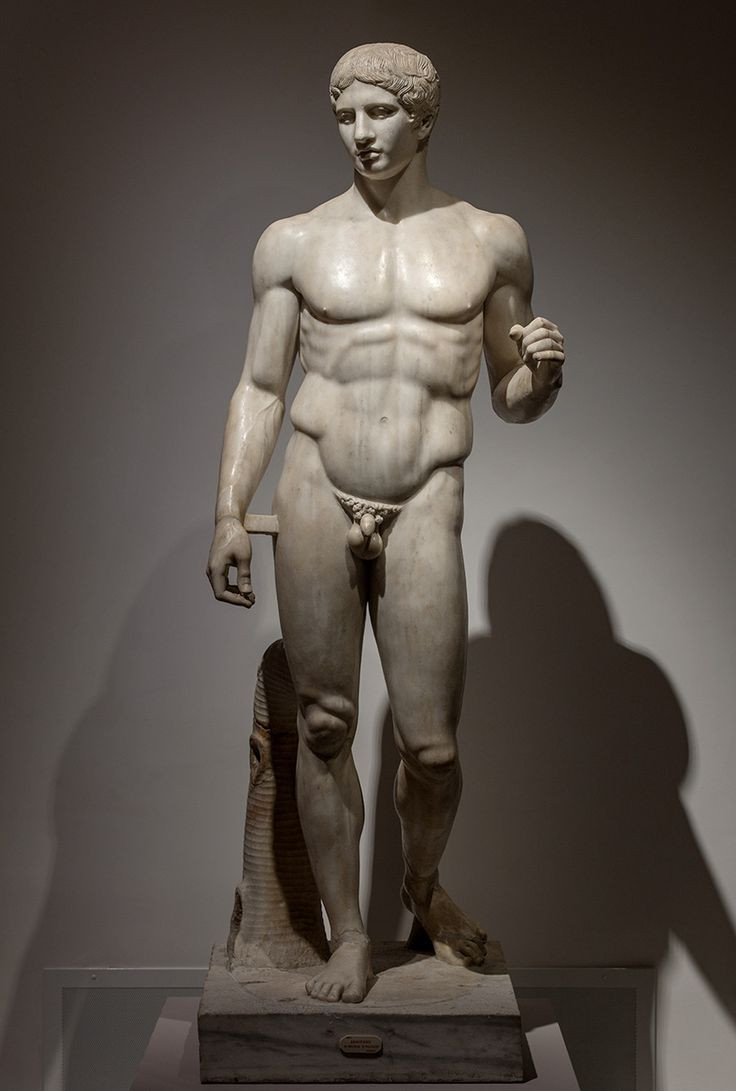  "Doryphoros" (Người mang giáo). Bức tượng này là một ví dụ điển hình về lý tưởng cơ thể nam giới của người Hy Lạp cổ đại, với tỷ lệ hoàn hảo và cơ bắp săn chắc. Ảnh: Pinterest.