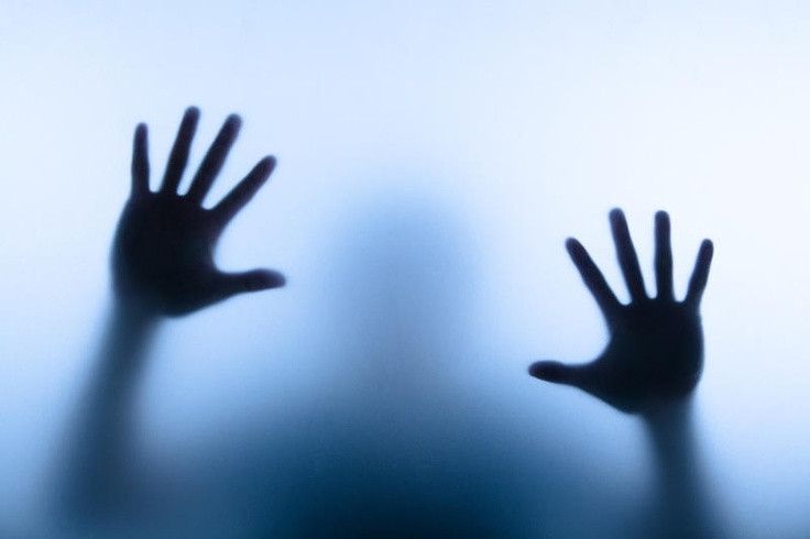  Những trải nghiệm "tâm linh" trong thời đại hiện đại. Ngày nay, mặc dù khoa học đã có lời giải thích về bóng đè, nhiều người vẫn coi đây là trải nghiệm "tâm linh" và tin rằng họ đã gặp phải sự hiện diện của linh hồn, người ngoài hành tinh, hoặc các hiện tượng siêu nhiên. Ảnh: Pinterest.