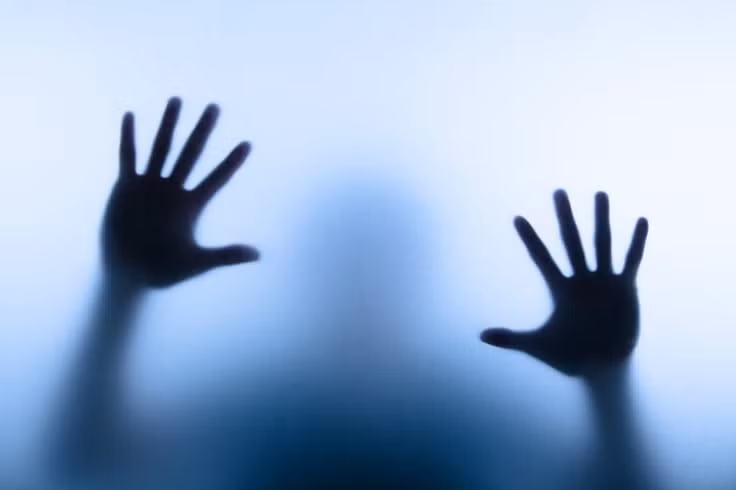  Những trải nghiệm "tâm linh" trong thời đại hiện đại. Ngày nay, mặc dù khoa học đã có lời giải thích về bóng đè, nhiều người vẫn coi đây là trải nghiệm "tâm linh" và tin rằng họ đã gặp phải sự hiện diện của linh hồn, người ngoài hành tinh, hoặc các hiện tượng siêu nhiên. Ảnh: Pinterest.