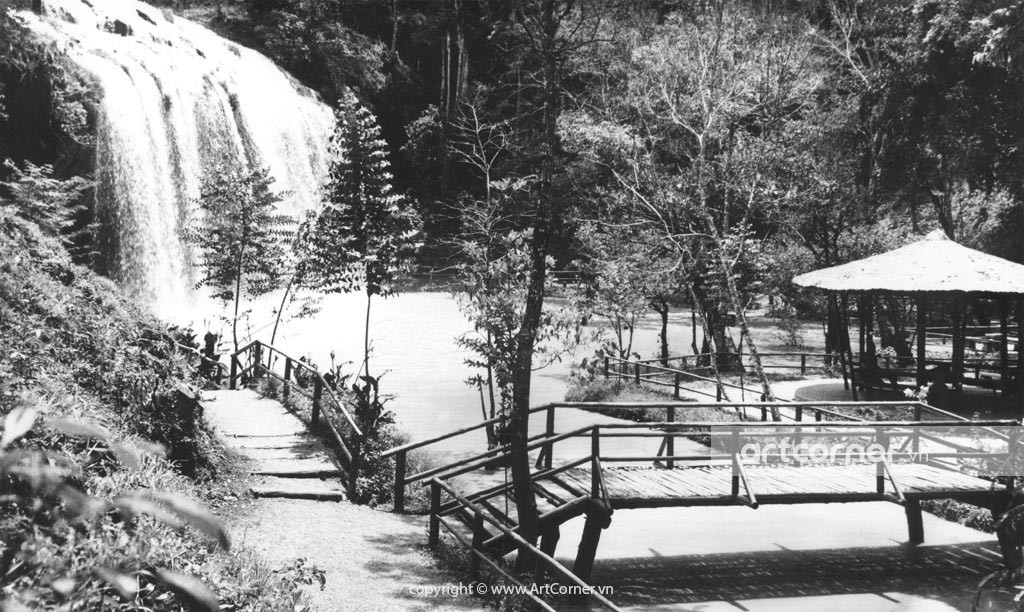 Khu du lịch thác Prenn năm 1958. Ảnh: Artcorner.vn.