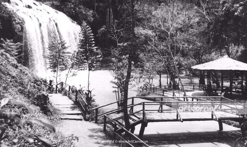 Khu du lịch thác Prenn năm 1958. Ảnh: Artcorner.vn.
