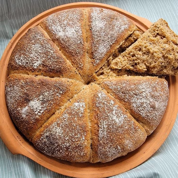  4. Panis (bánh mì La Mã). Người La Mã có nhiều loại bánh mì khác nhau, từ bánh mì trắng cao cấp dành cho giới thượng lưu đến bánh mì lúa mạch thô cho người bình dân. Họ sử dụng các loại ngũ cốc khác nhau để làm bánh mì, nhưng bánh mì từ lúa mì được ưa chuộng nhất. Ảnh: Pinterest.