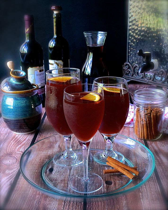  10. Mulsum (rượu mật ong). Mulsum là một loại rượu vang La Mã pha mật ong. Đây là thức uống phổ biến trong các bữa tiệc lớn của người La Mã, thường được dùng làm đồ uống khai vị. Ảnh: Pinterest.