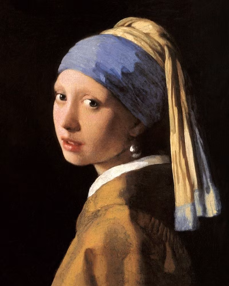 6. Johannes Vermeer (1632–1675). Vermeer là họa sĩ người Hà Lan nổi tiếng với khả năng mô tả ánh sáng tự nhiên và những cảnh đời thường với độ chi tiết tuyệt vời. Cô Gái Với Bông Tai Ngọc Trai (Girl with a Pearl Earring) là tác phẩm nổi tiếng nhất của ông. Ảnh: Pinterest.