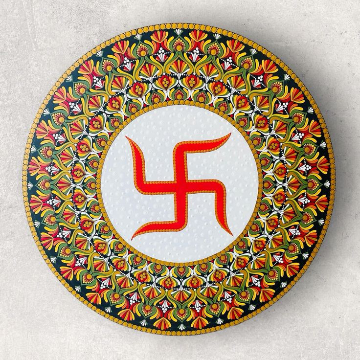  2. Biểu tượng của sự may mắn và thịnh vượng. Trong văn hóa Ấn Độ, swastika thường được coi là một biểu tượng của sự thịnh vượng, may mắn và phúc lành. Nó xuất hiện trên các vật phẩm, kiến trúc, và trong các nghi lễ tôn giáo để cầu chúc sự an lành và thành công. Ảnh: Pinterest.