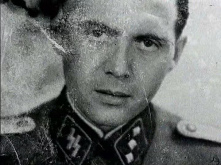  13. Josef Mengele (1911–1979). Mengele là một bác sĩ của Đức Quốc xã, nổi tiếng với những thí nghiệm khủng khiếp và vô nhân đạo lên tù nhân ở trại Auschwitz. Những nghiên cứu của ông bị coi là điên rồ và vô nhân tính, nhưng vẫn là tư liệu tham khảo hiếm có cho ngành y. Ảnh: Pinterest.