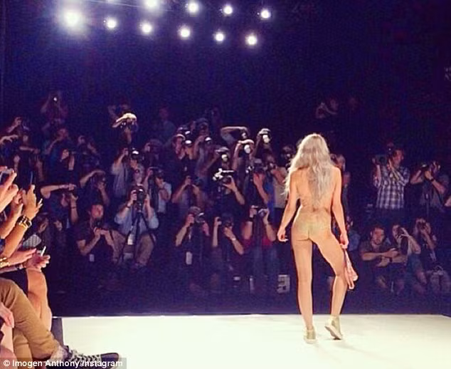 Show trình diễn đêm thứ ba vừa qua mang tên Bondi Bather được ra mắt lần đầu tiên kể vào tháng 12 năm 2013.