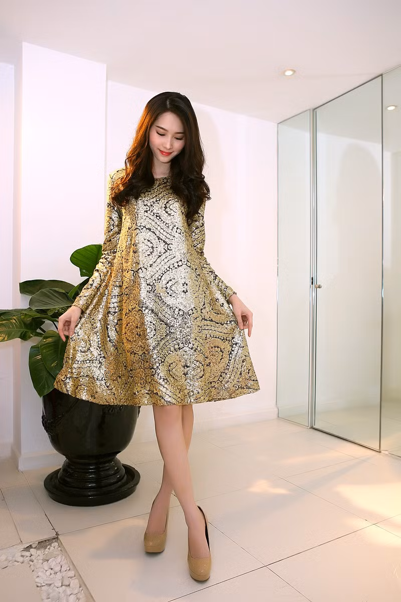 Với vẻ đẹp trong sáng, trẻ trung và thanh lịch của mình, Đặng Thu Thảo lọt vào mắt xanh của nhà thiết kế tài năng này.