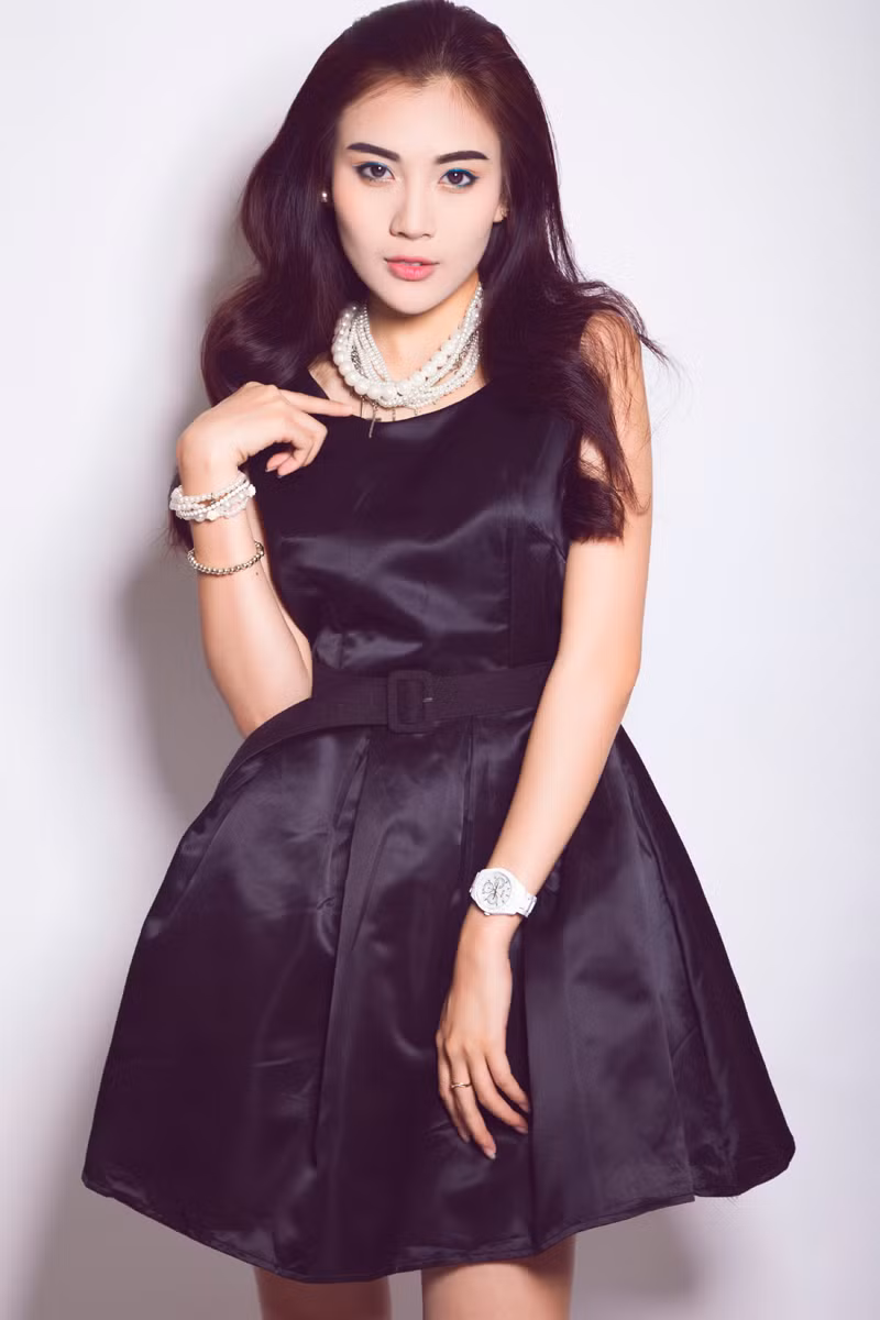 Với khuôn mặt khả ái, nét đẹp trong sáng cùng thân hình cân đối, Tăng Huỳnh Như có nhiều cơ hội đến gần với công chúng.