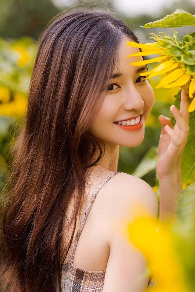  Nụ cười tỏa nắng của Mai Linh thực sự "đốn tim" cộng đồng mạng.