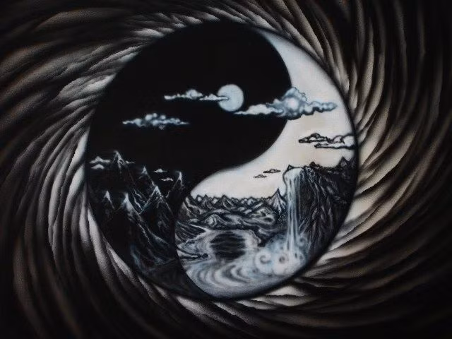 Theo đó, khi Chu Nguyên Chương dự định đóng đô ở Kim Long, Lưu Bá Ôn chọn đất ở hồ Trúc Tiền làm nền chính điện, nhưng Chu Nguyên Chương nói nơi này quá nhỏ, nên cho người nới rộng mặt bằng ra sau cho thêm lớn.