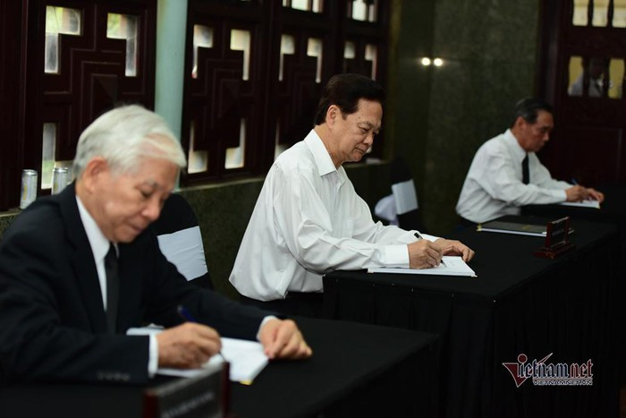 Lanh dao Dang, Nha nuoc vieng nha tinh bao huyen thoai Tran Quoc Huong-Hinh-10