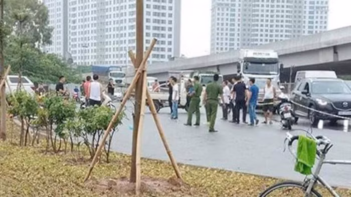 Ha Noi: Bat nguoi lai xe om dam dong nghiep tu vong vi tranh gianh khach