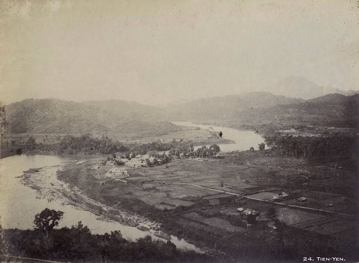 Phong cảnh ở Tiên Yên, Quảng Ninh năm 1899.