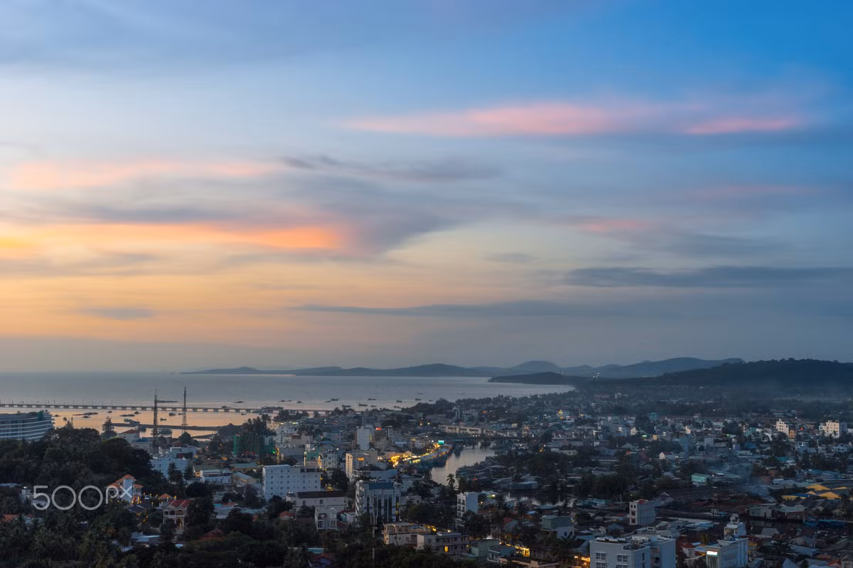 Thị trấn Dương Đông, Phú Quốc, nhìn từ trên cao. Ảnh: Evgeny Drablenkov / 500px.com.