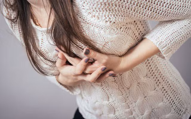 Nu sinh vien khong co thai nhung nguc tiet sua