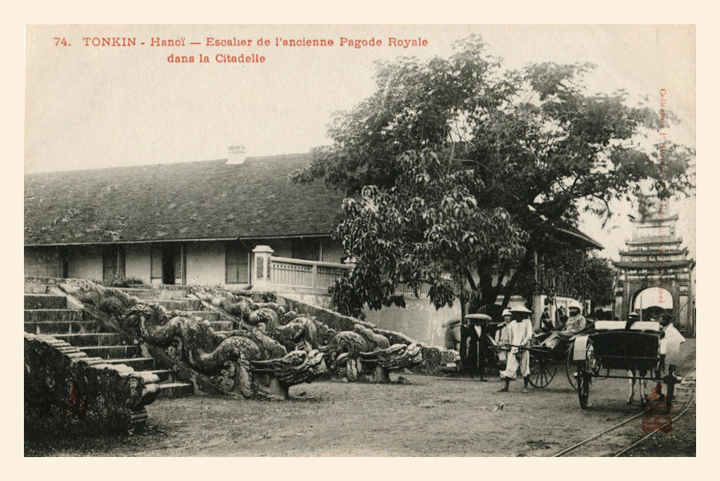 Thềm rồng điện Kính Thiên, khoảng cuối thế kỷ 19, đầu thế kỷ 20. Năm 1886 người Pháp phá điện để xây nhà sở chỉ huy pháo binh.