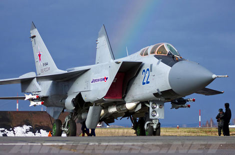 MiG-31 trang bị loại radar mạng pha cực mạnh cùng bổ vụ khí "khủng" với tên lửa đối không tầm siêu xa R-37.