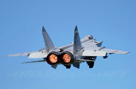 Máy bay trang bị 2 động cơ tuốc bin phản lực D30-F6 cho phép đạt tốc độ tối đa Mach 2,83 (gần gấp 3 lần vận tốc âm thanh), nếu dùng nhiên liệu phụ trội nó có thể đạt tốc độ tới Mach 3,2 (gấp hơn 3 lần vận tốc âm thanh). Với tốc độ này, MiG-31 nhanh hơn bất kỳ loại máy bay chiến đấu nào trên thế giới hiện nay.