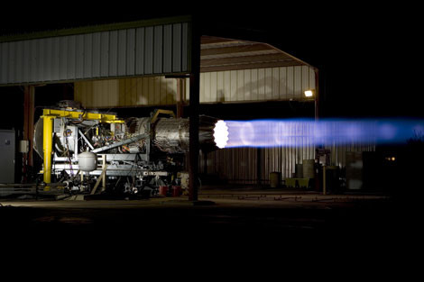 Thử nghiệm động cơ phản lực F135 trên mặt đất.